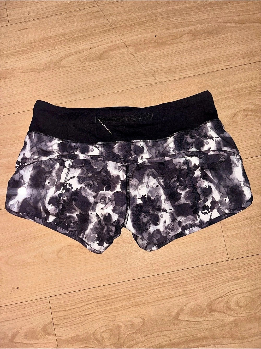 lululemon Tracker Short V *4" Floral Athletic Shorts in Black & Gray